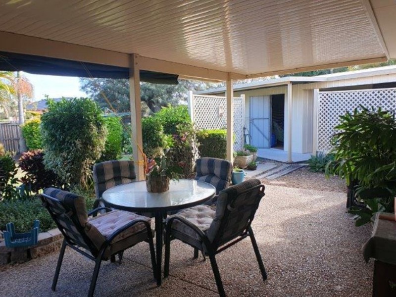 10 Albert Place, Sandstone Point QLD 4511