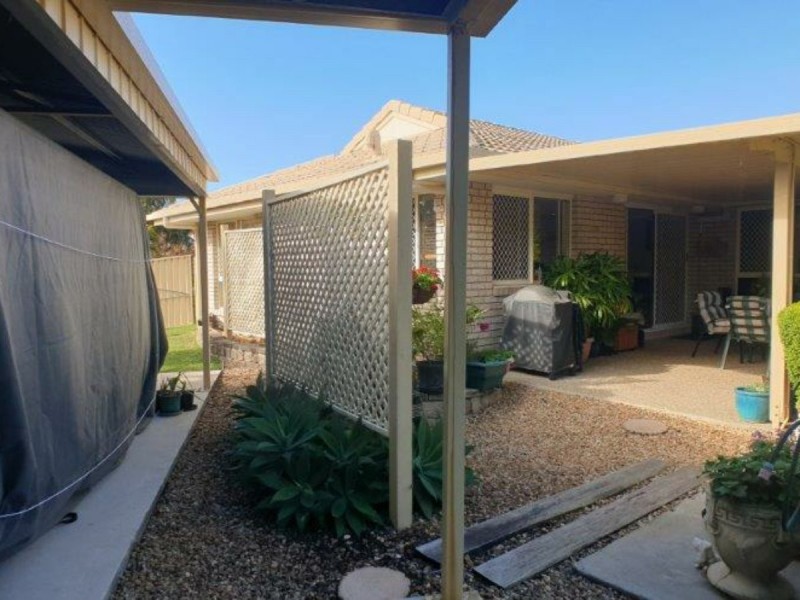 10 Albert Place, Sandstone Point QLD 4511