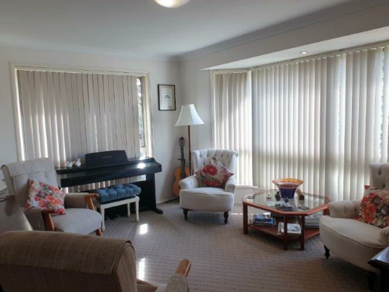 10 Albert Place, Sandstone Point QLD 4511