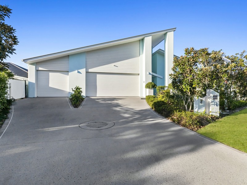 17 Baza Place, Banksia Beach QLD 4507