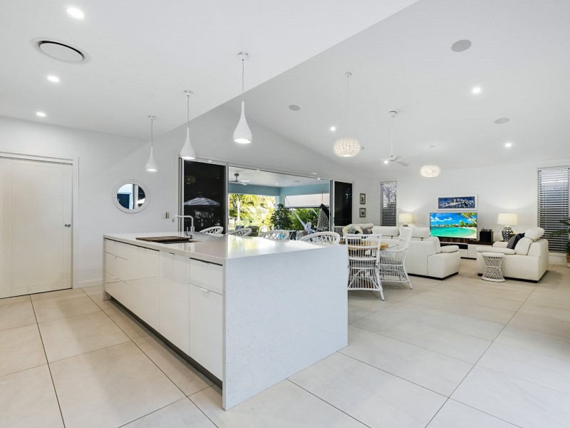 17 Baza Place, Banksia Beach QLD 4507