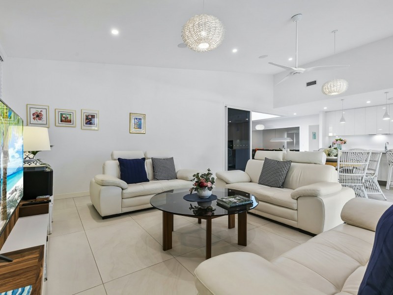 17 Baza Place, Banksia Beach QLD 4507