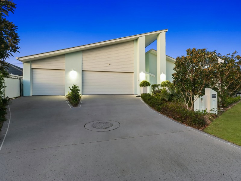 17 Baza Place, Banksia Beach QLD 4507