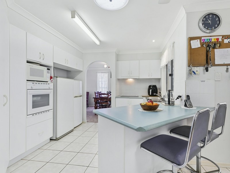 163 Bestmann Road East, Sandstone Point QLD 4511