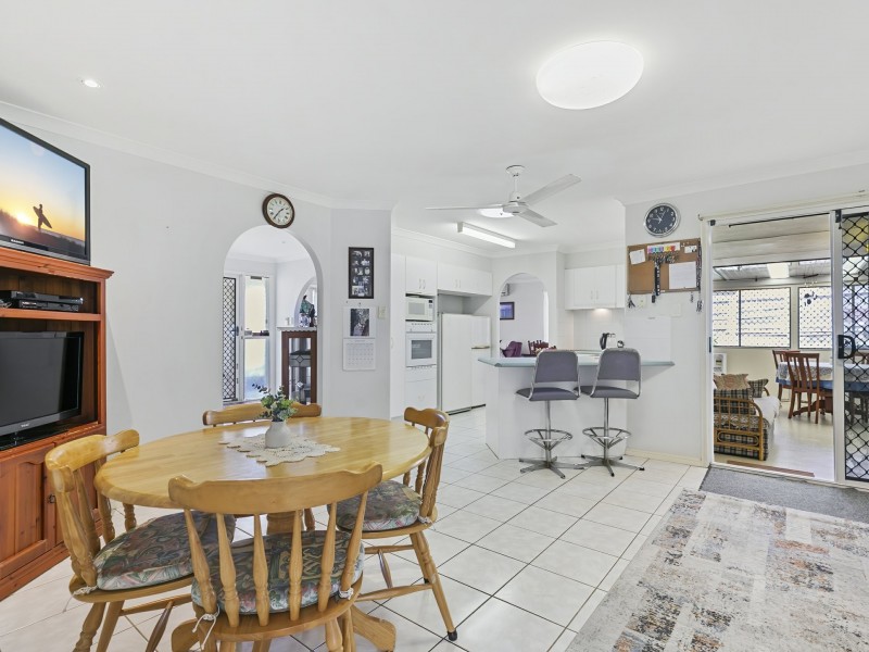 163 Bestmann Road East, Sandstone Point QLD 4511