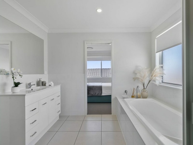 2 Callisia Crescent, Banksia Beach QLD 4507