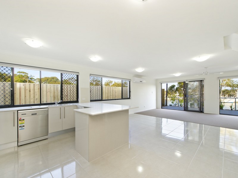 1/4 Kal Ma Kuta Drive, Sandstone Point QLD 4511