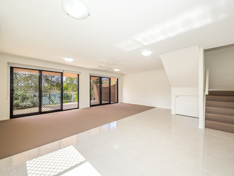 1/4 Kal Ma Kuta Drive, Sandstone Point QLD 4511