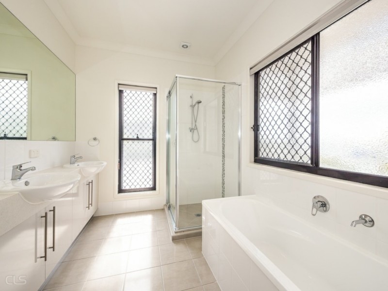 1/4 Kal Ma Kuta Drive, Sandstone Point QLD 4511