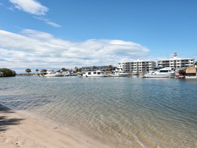 16B/10 Spinnaker Drive, Sandstone Point QLD 4511