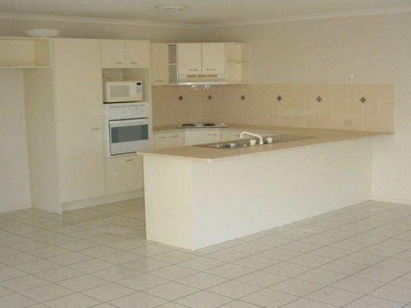 25 Bowsprit Crescent, Banksia Beach QLD 4507