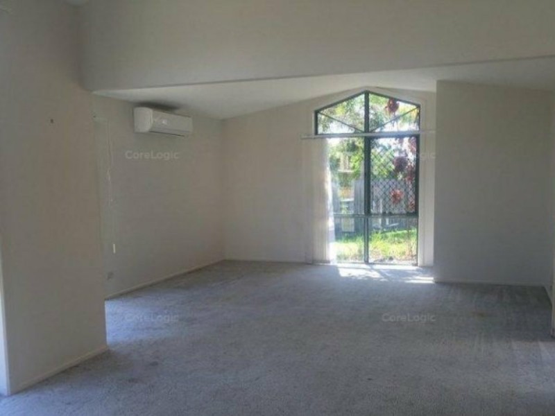 25 Bowsprit Crescent, Banksia Beach QLD 4507