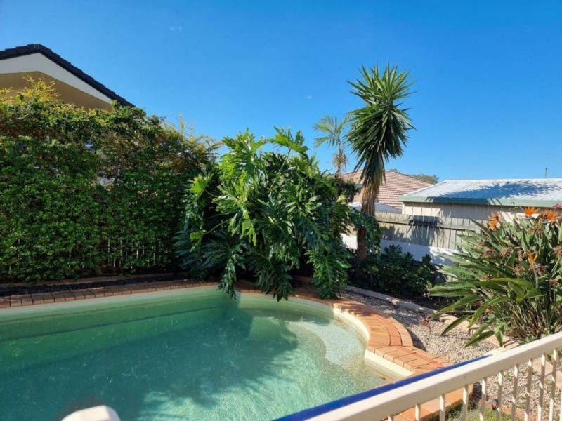 6 Avalon Street, Sandstone Point QLD 4511