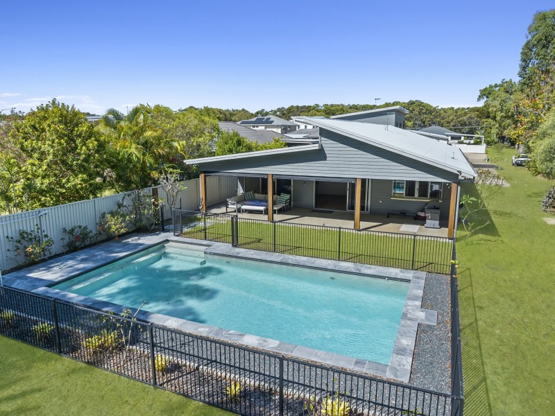 6 Anjanette Street, Woorim QLD 4507