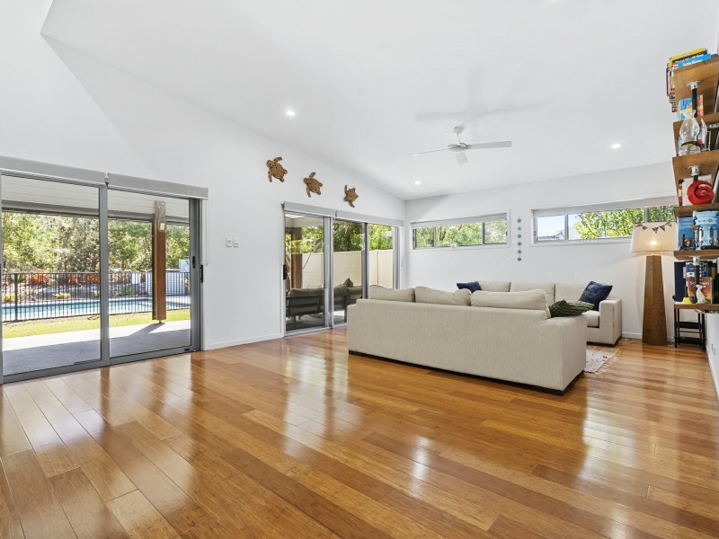 6 Anjanette Street, Woorim QLD 4507