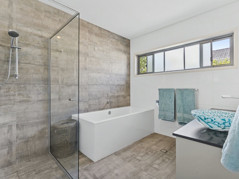 6 Anjanette Street, Woorim QLD 4507