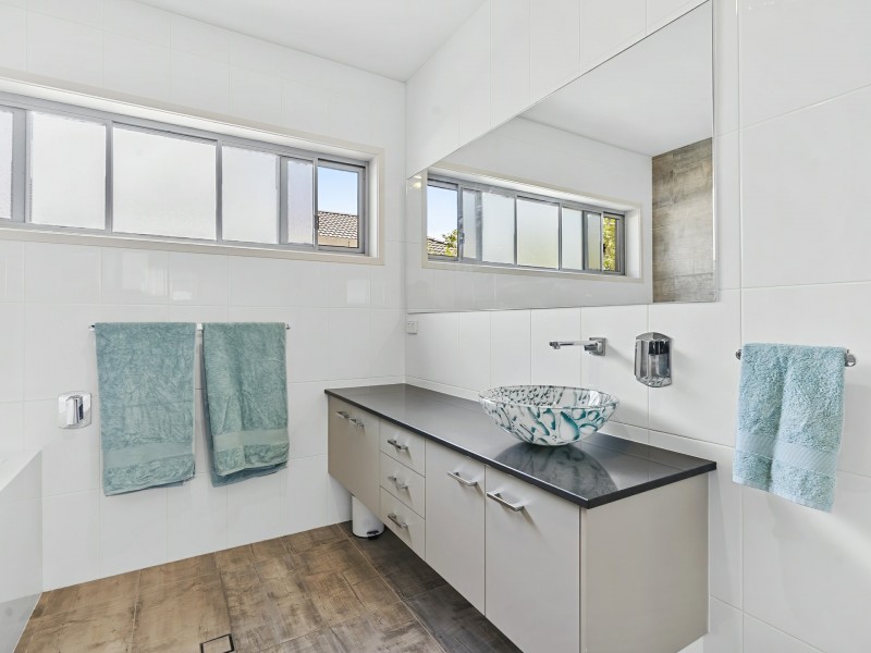 6 Anjanette Street, Woorim QLD 4507