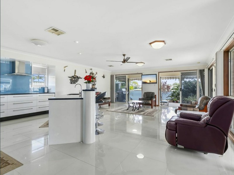 49 Headsail Drive, Banksia Beach QLD 4507