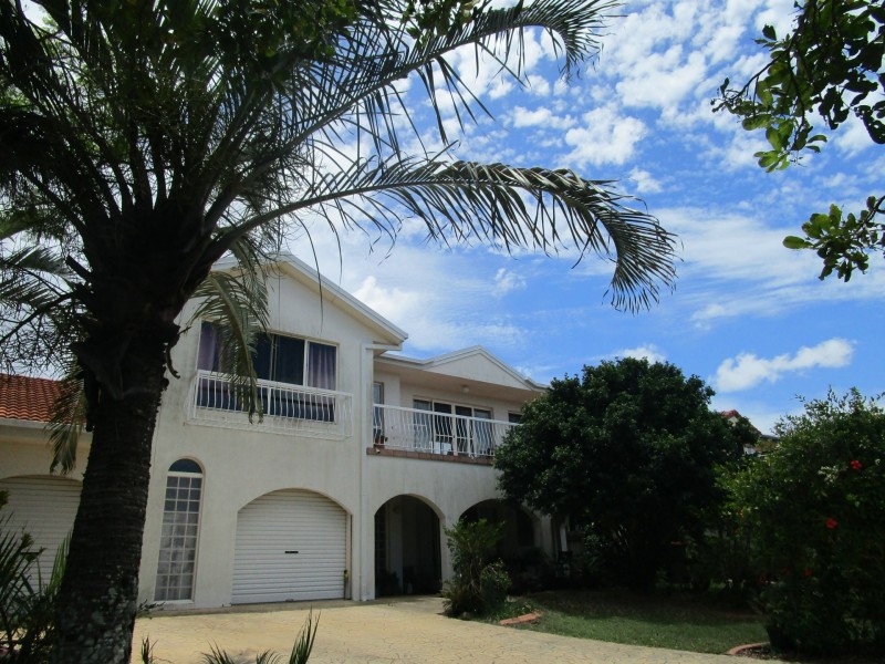 37 Topsail Circuit, Banksia Beach QLD 4507