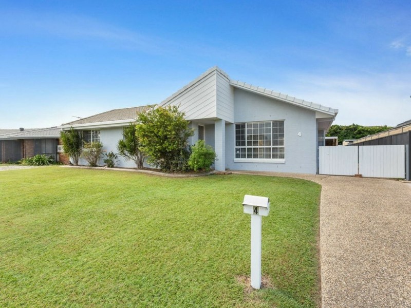 4 Lachlan Crescent, Sandstone Point QLD 4511