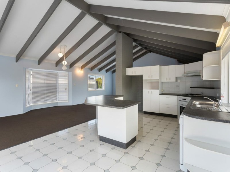 4 Lachlan Crescent, Sandstone Point QLD 4511