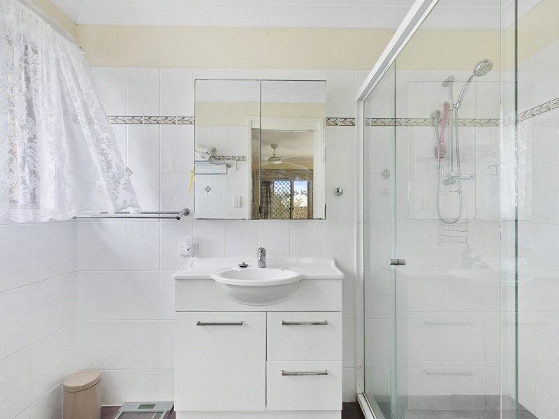 25 Eighth Avenue, Woorim QLD 4507