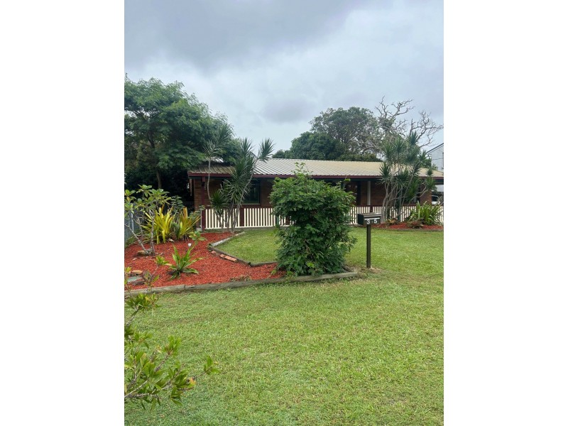 35 Dianthus Avenue, Banksia Beach QLD 4507