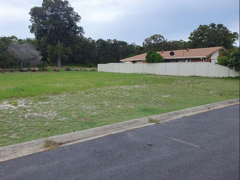 27 Eighth Avenue, Woorim QLD 4507