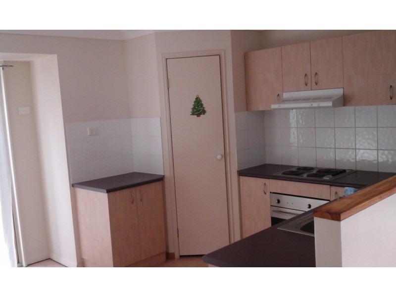 2/16 Moreton Terrace, Beachmere QLD 4510