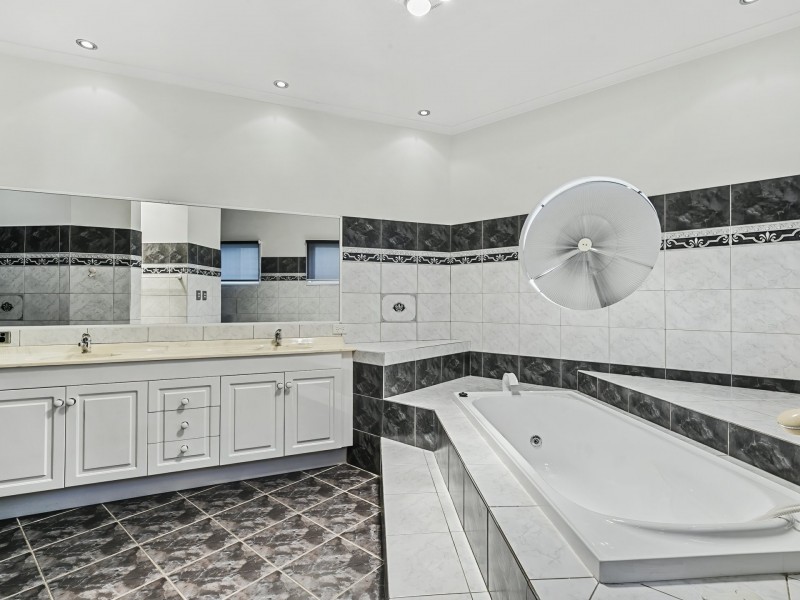 42 Tradewinds Drive, Banksia Beach QLD 4507