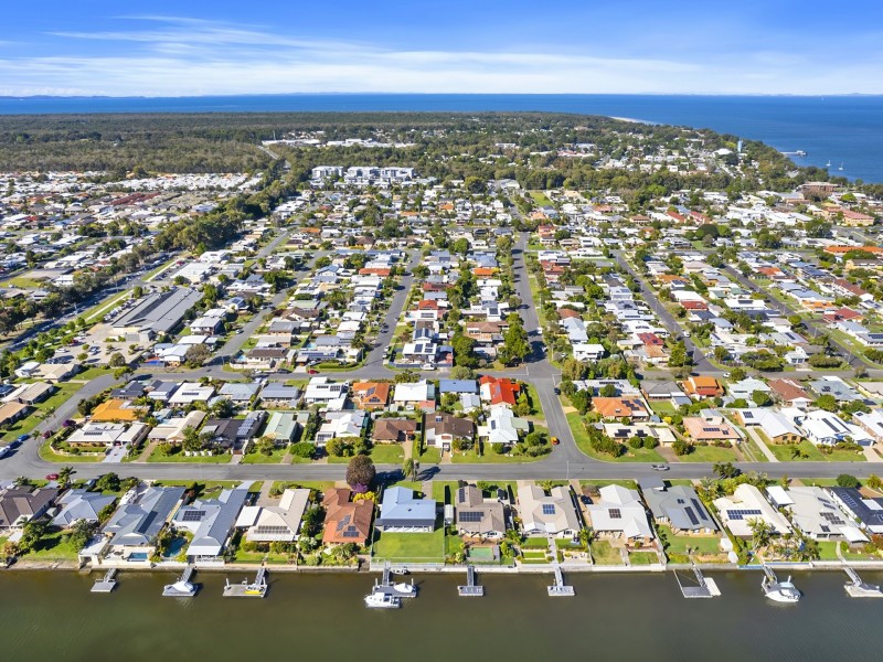 42 Dolphin Drive, Bongaree QLD 4507