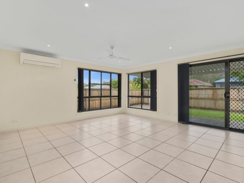 15 Corrimal Place, Sandstone Point QLD 4511