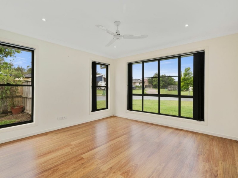 15 Corrimal Place, Sandstone Point QLD 4511