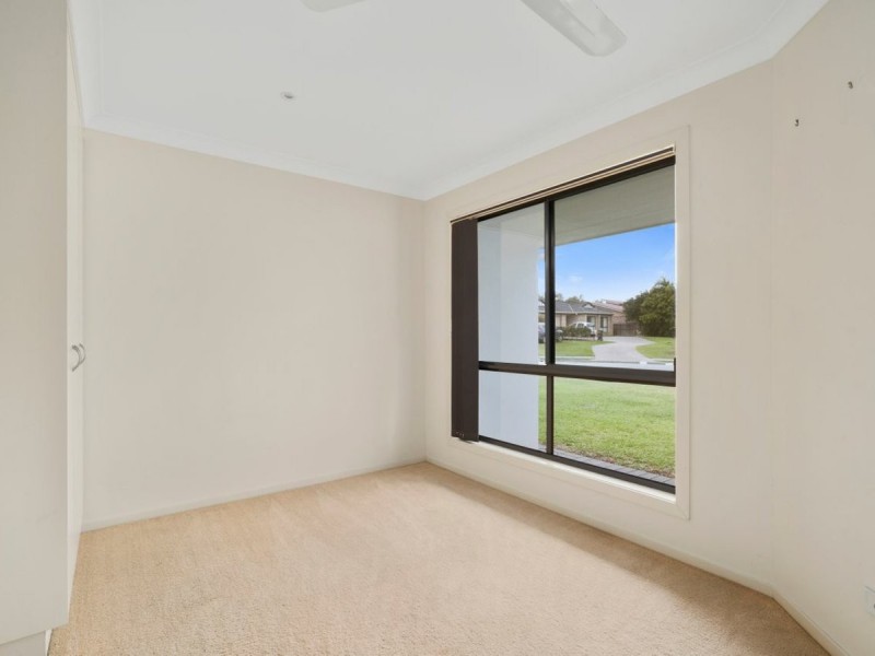 15 Corrimal Place, Sandstone Point QLD 4511