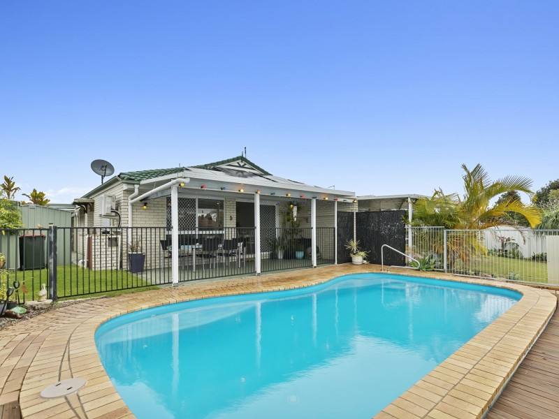 2/65 Oleander Drive, Bongaree QLD 4507