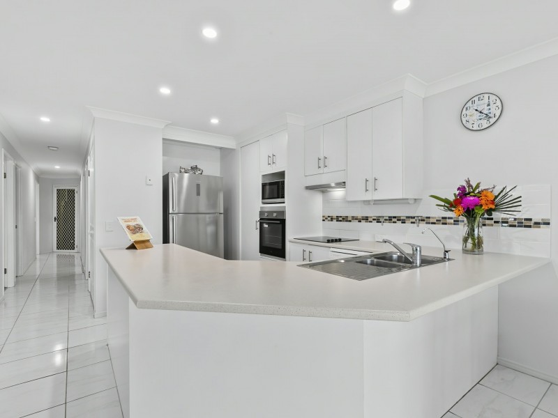 2/65 Oleander Drive, Bongaree QLD 4507