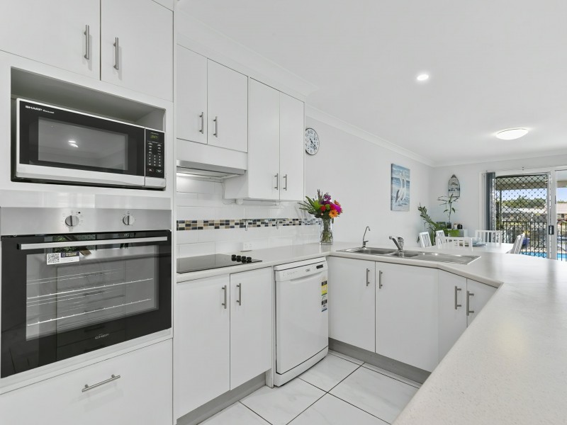 2/65 Oleander Drive, Bongaree QLD 4507