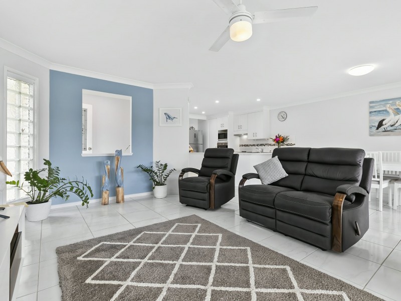 2/65 Oleander Drive, Bongaree QLD 4507