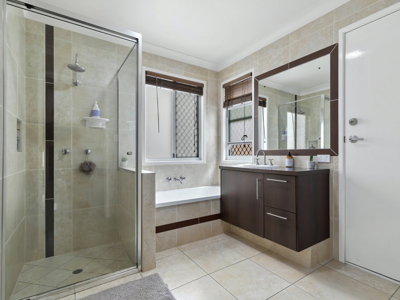 14 Raptor Parade, Banksia Beach QLD 4507