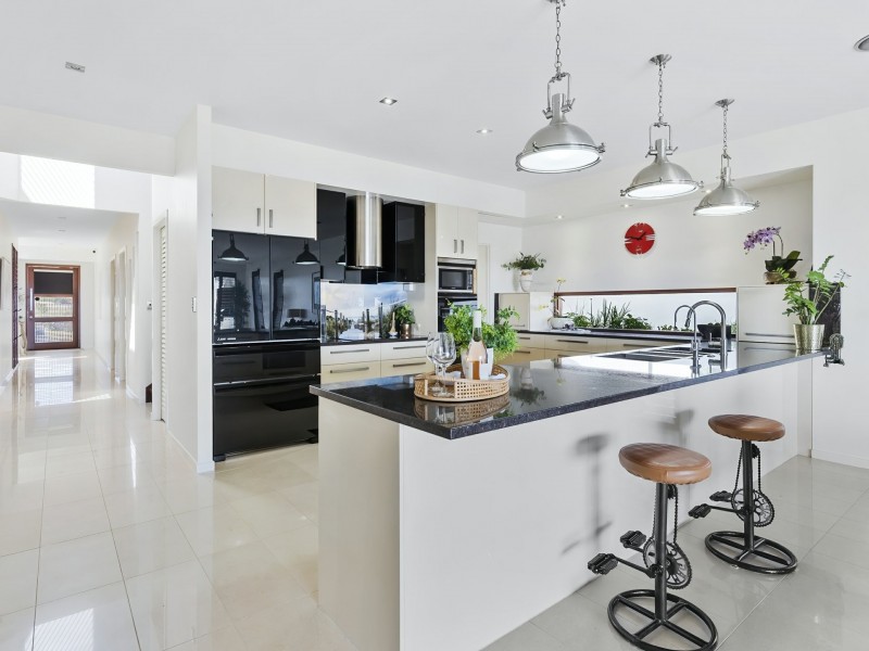 4 Oriole Close, Banksia Beach QLD 4507