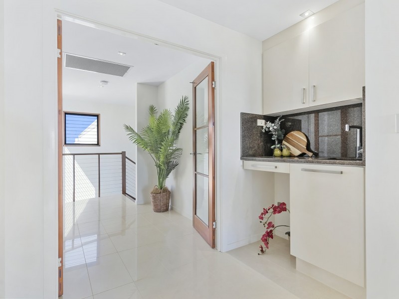 4 Oriole Close, Banksia Beach QLD 4507