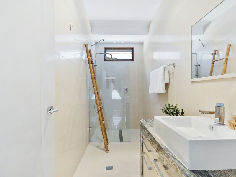 4 Oriole Close, Banksia Beach QLD 4507