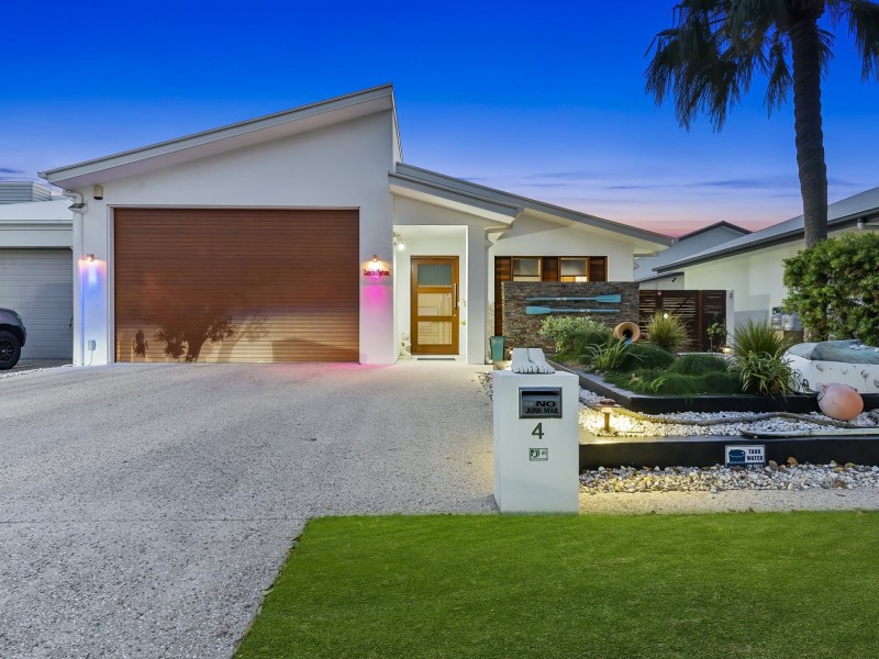 4 Oriole Close, Banksia Beach QLD 4507