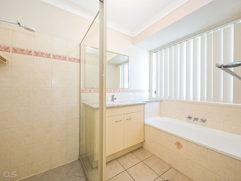 8 Dugong Crescent, Banksia Beach QLD 4507