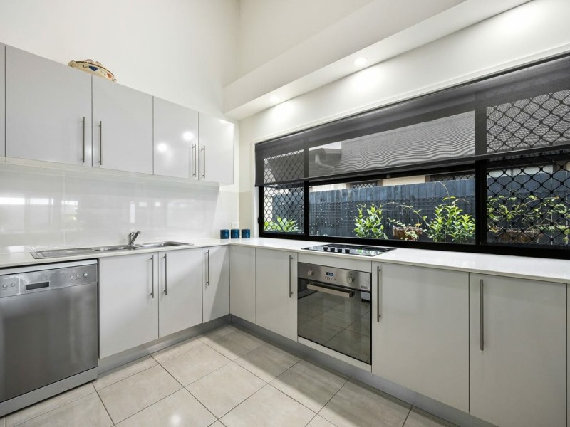 13/4 Kal Ma Kuta Drive, Sandstone Point QLD 4511