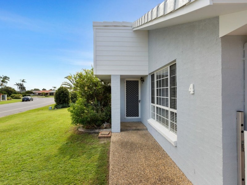 4 Lachlan Crescent, Sandstone Point QLD 4511