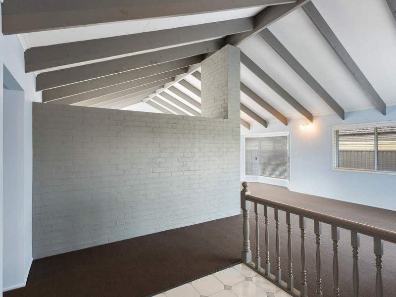 4 Lachlan Crescent, Sandstone Point QLD 4511