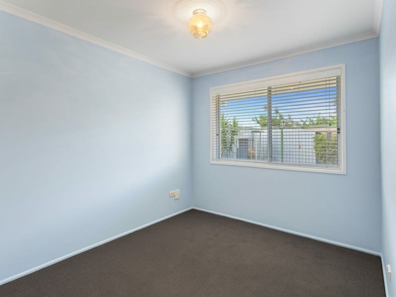 4 Lachlan Crescent, Sandstone Point QLD 4511