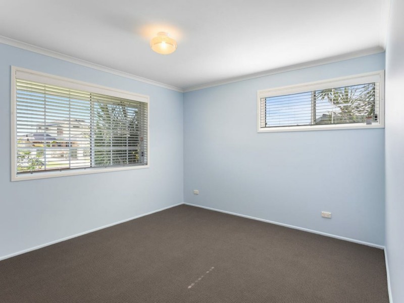 4 Lachlan Crescent, Sandstone Point QLD 4511