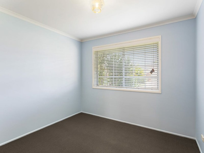 4 Lachlan Crescent, Sandstone Point QLD 4511